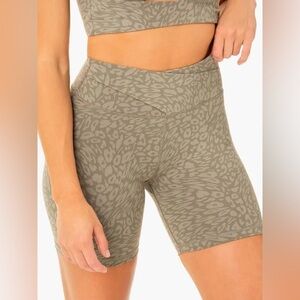 💚⚡️Ryderwear Rotation Khaki Scrunch Shorts⚡️💚